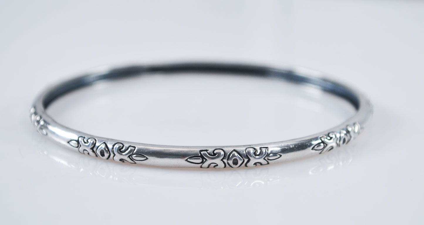 Silpada Sterling Silver Hugs and Kisses Bangle Bracelet