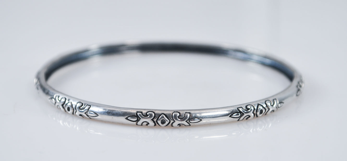 Silpada Sterling Silver Hugs and Kisses Bangle Bracelet