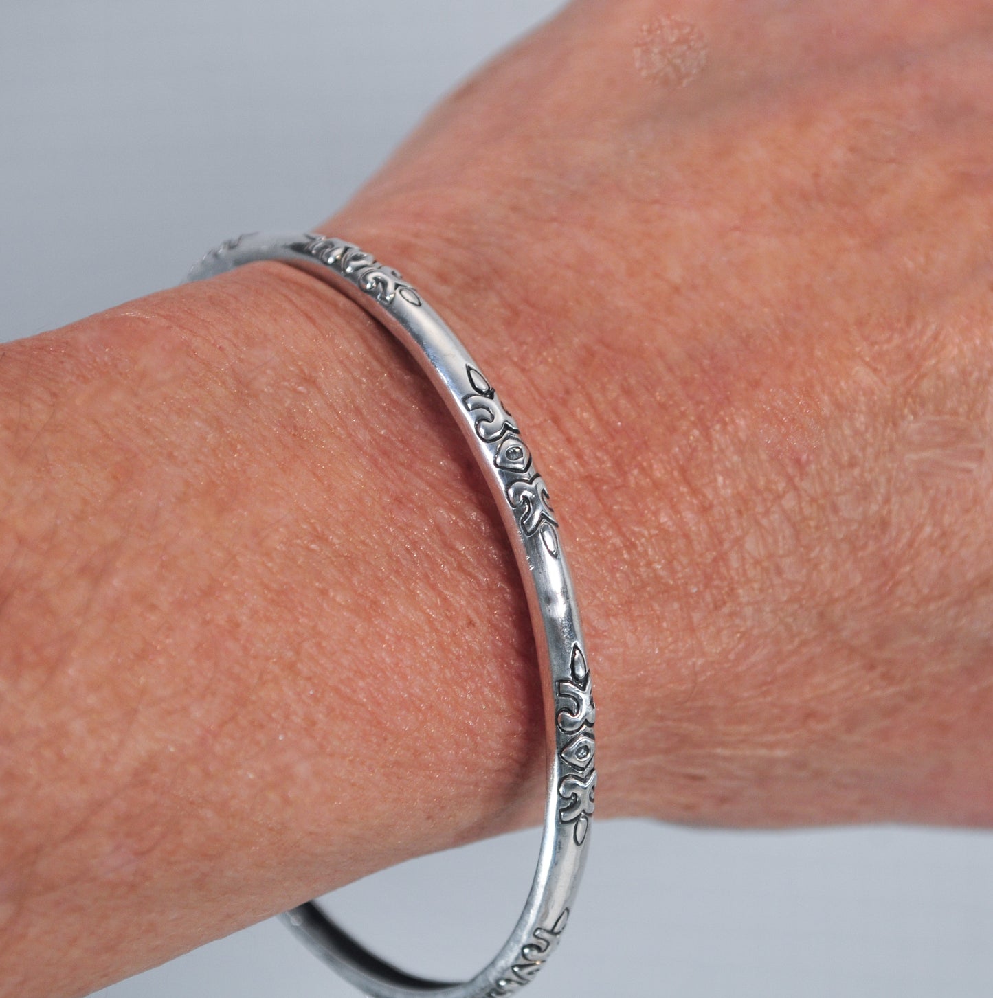 Silpada Sterling Silver Hugs and Kisses Bangle Bracelet