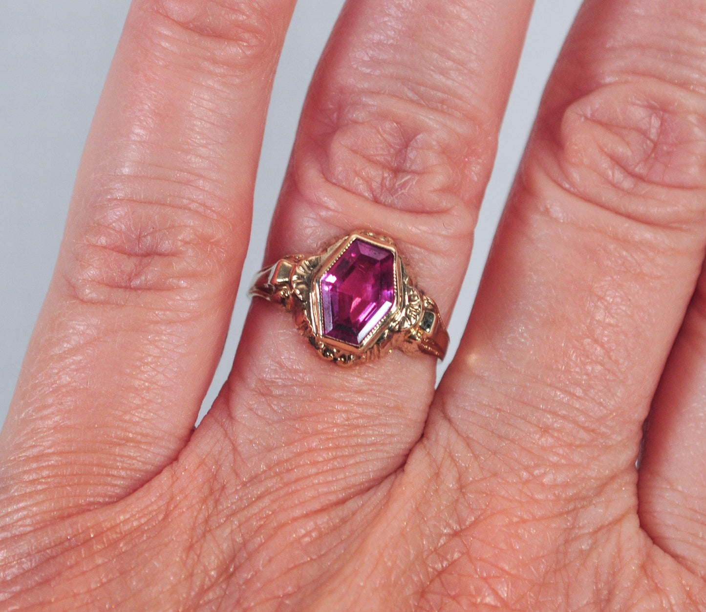 Vintage 10K Gold Pink Stone Ring