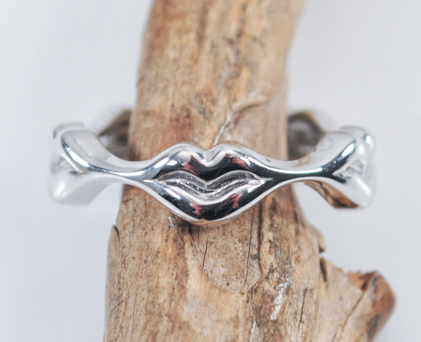 Designer Sterling Silver Lips Kisses Ring