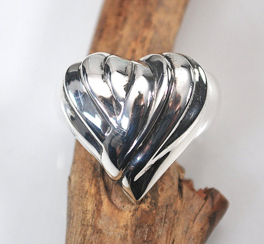 925 Ribbed Heart Ring