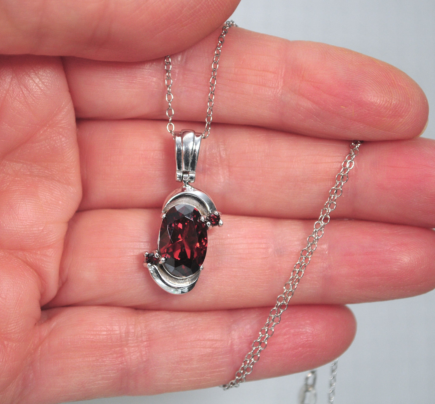Vintage Sterling Silver Garnet Pendant Necklace