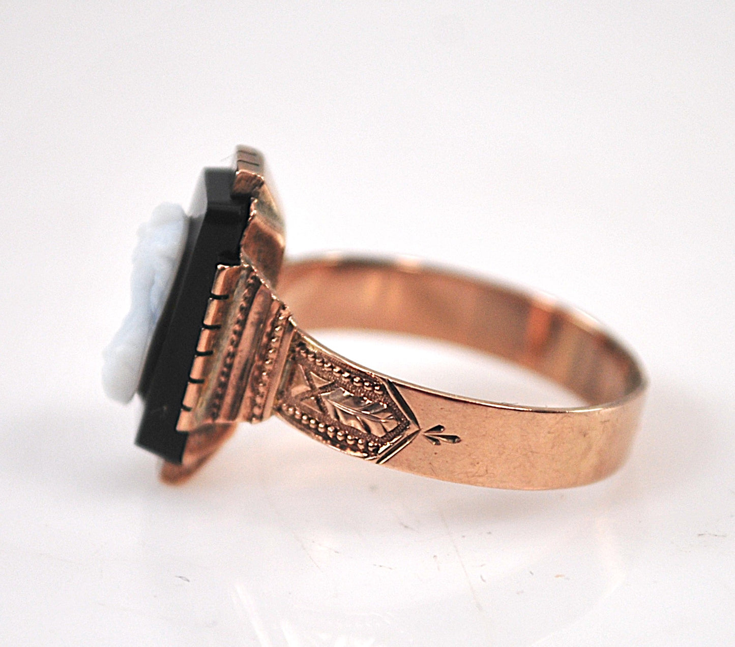 Antique Victorian Gold Hardstone Cameo Ring