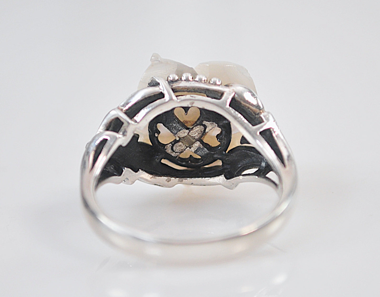 Lee Sands Sterling Silver Mother of Pearl Sapphire Flower Ring