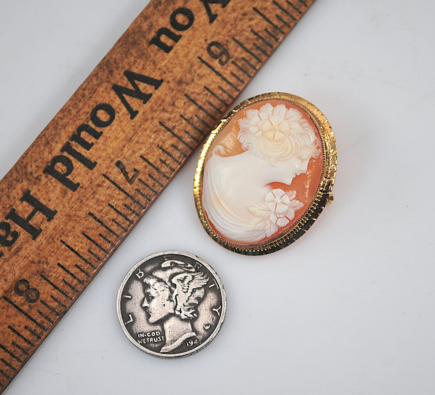 Antique Signed 10K Gold Carved Cameo Brooch