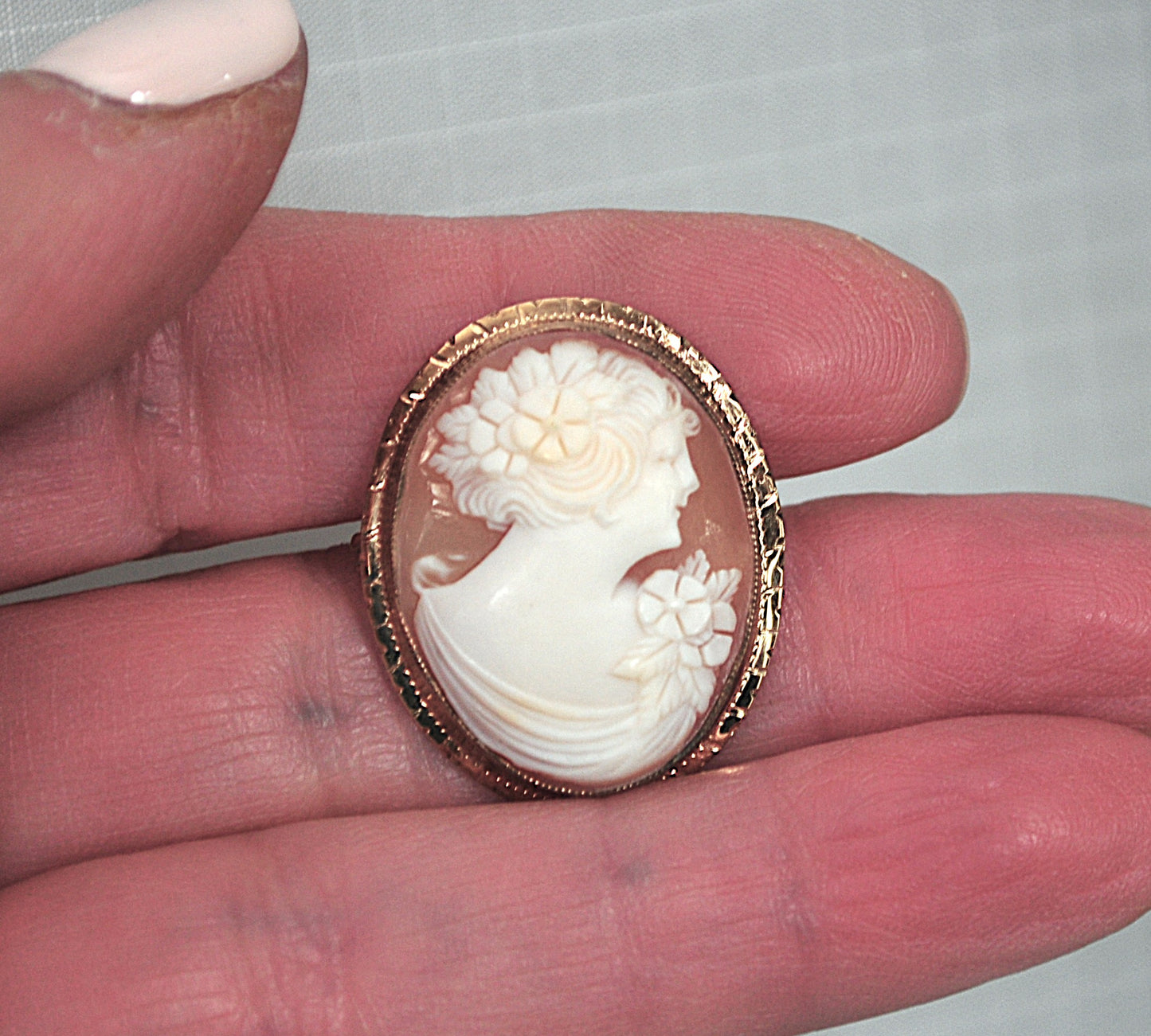 Antique Signed 10K Gold Carved Cameo Brooch