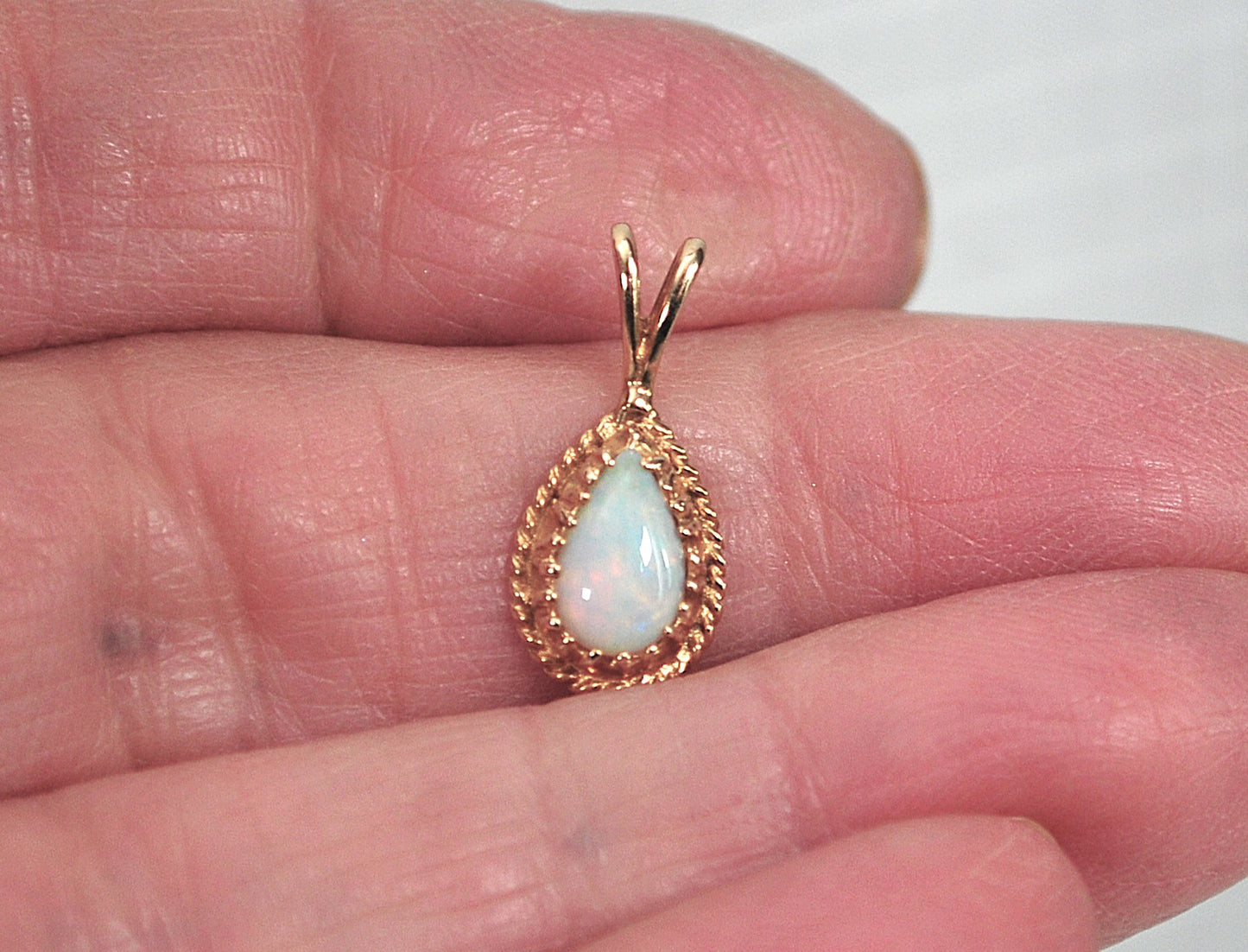 Small Vintage 14K Gold Opal Pendant