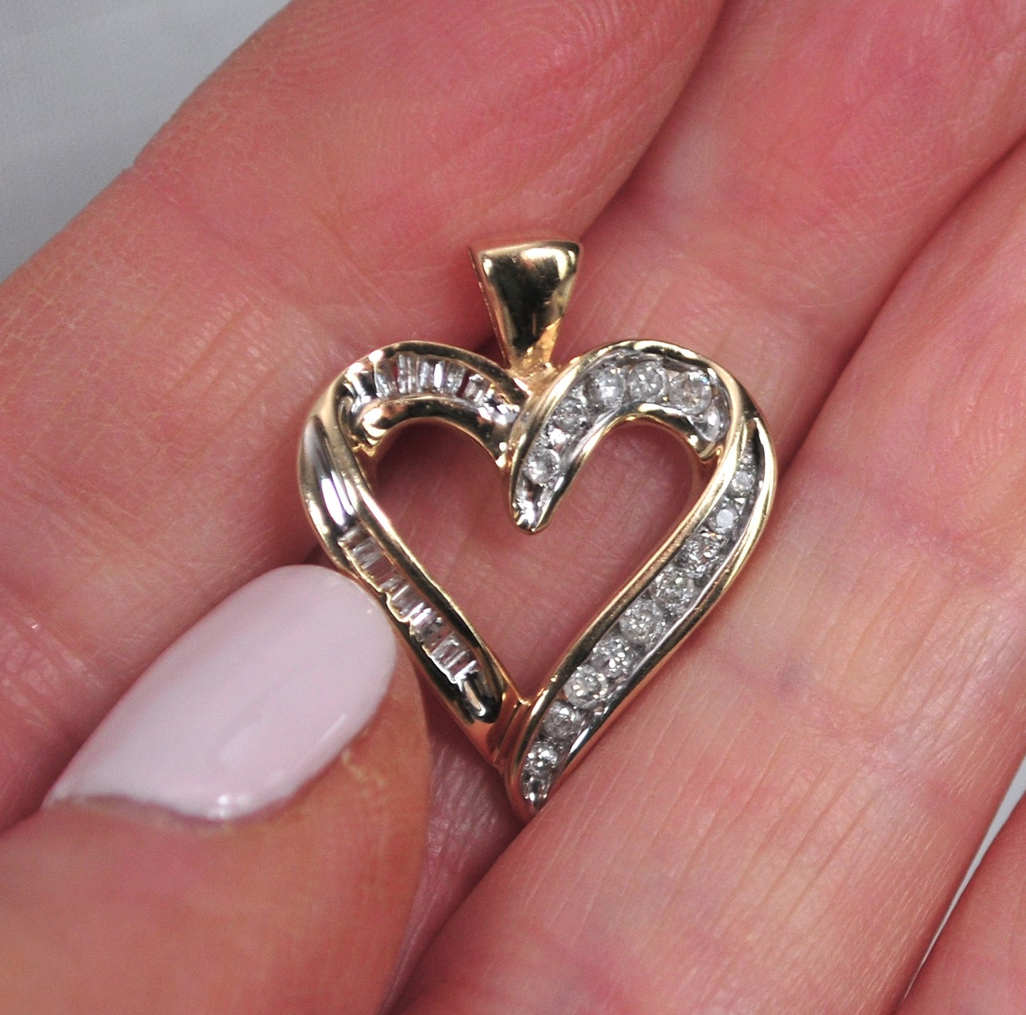 10K Gold Diamond Heart Pendant