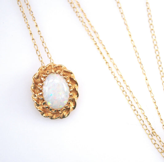 Small Vintage 14K Gold Opal Pendant Necklace