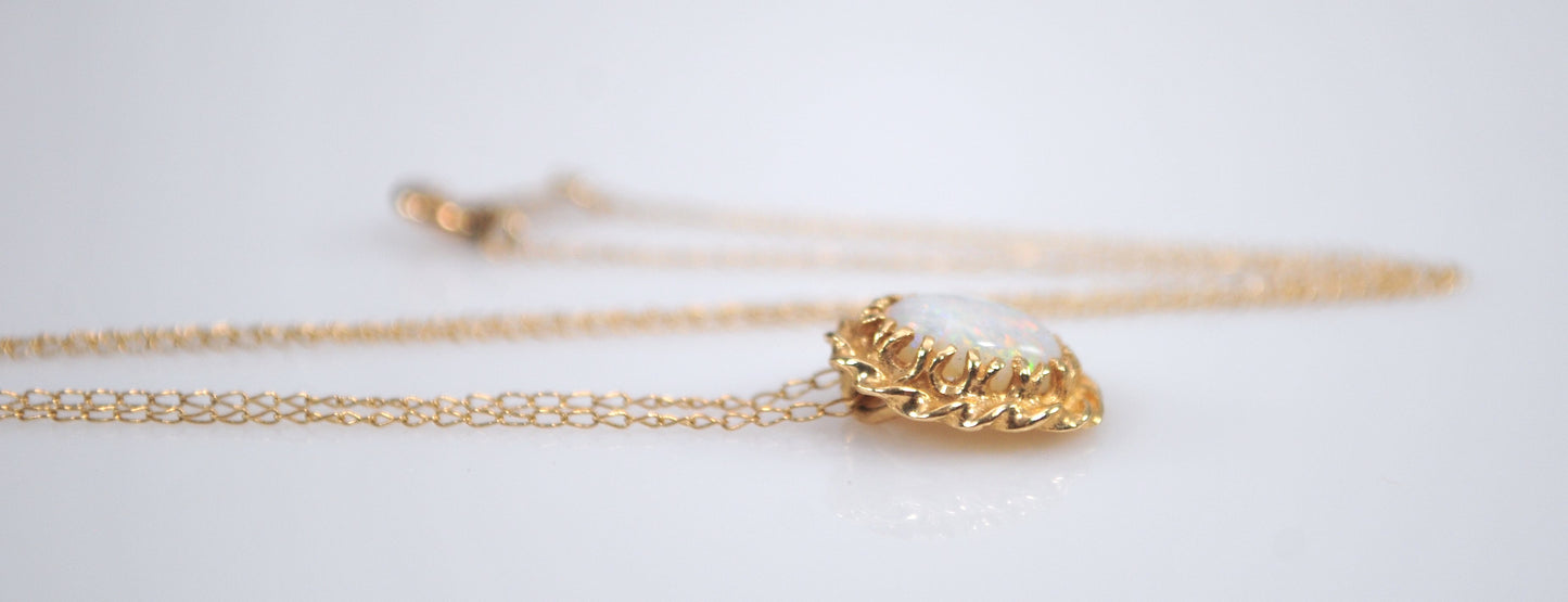 Small Vintage 14K Gold Opal Pendant Necklace