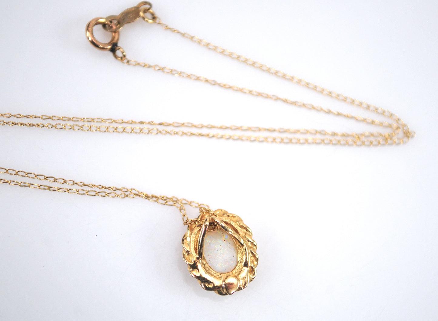 Small Vintage 14K Gold Opal Pendant Necklace