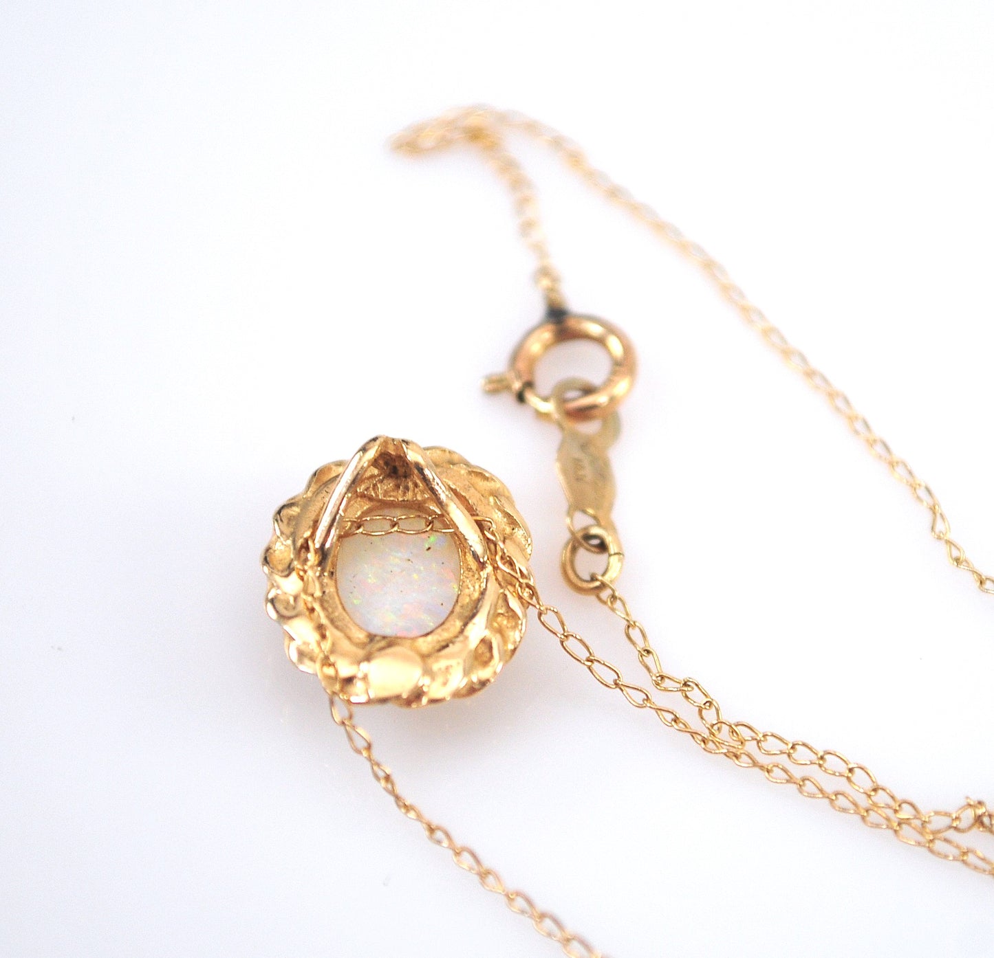 Small Vintage 14K Gold Opal Pendant Necklace