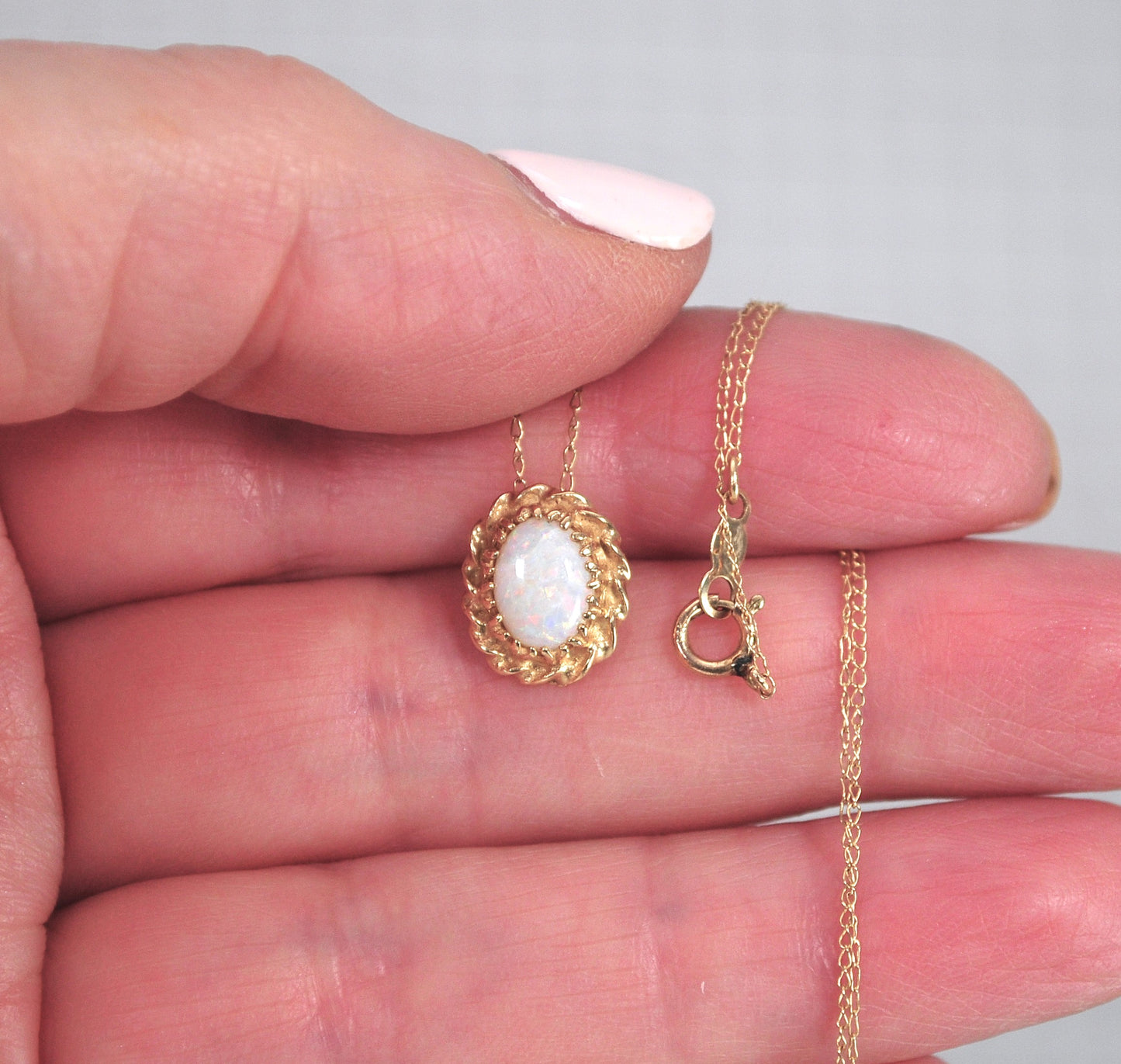 Small Vintage 14K Gold Opal Pendant Necklace