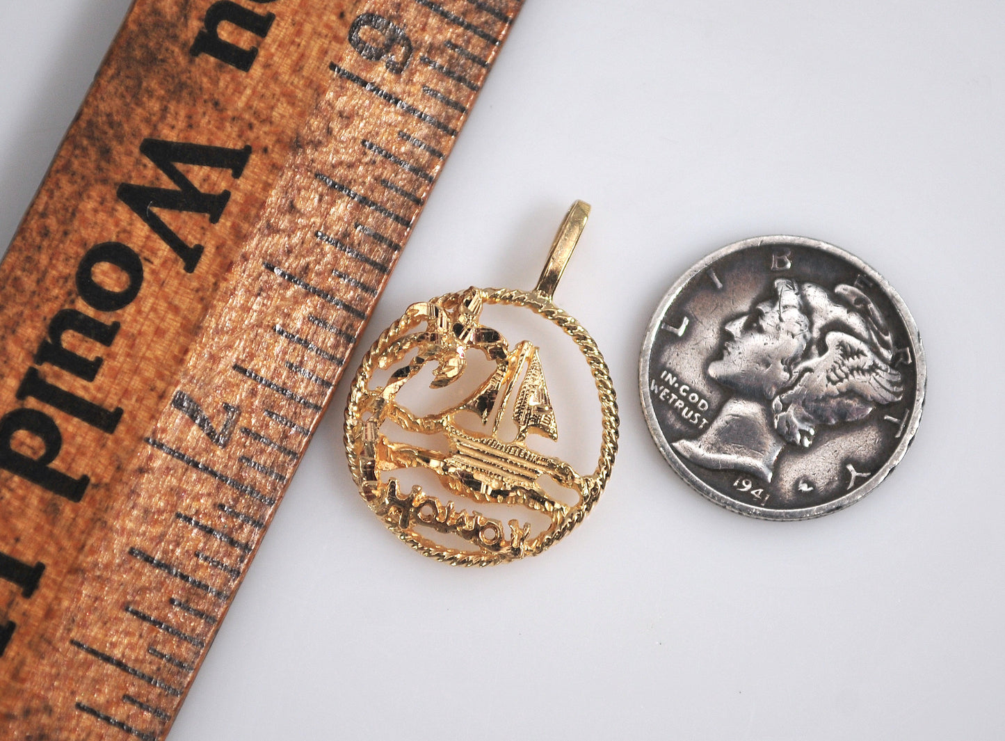 14K Gold Hawaii Pendant