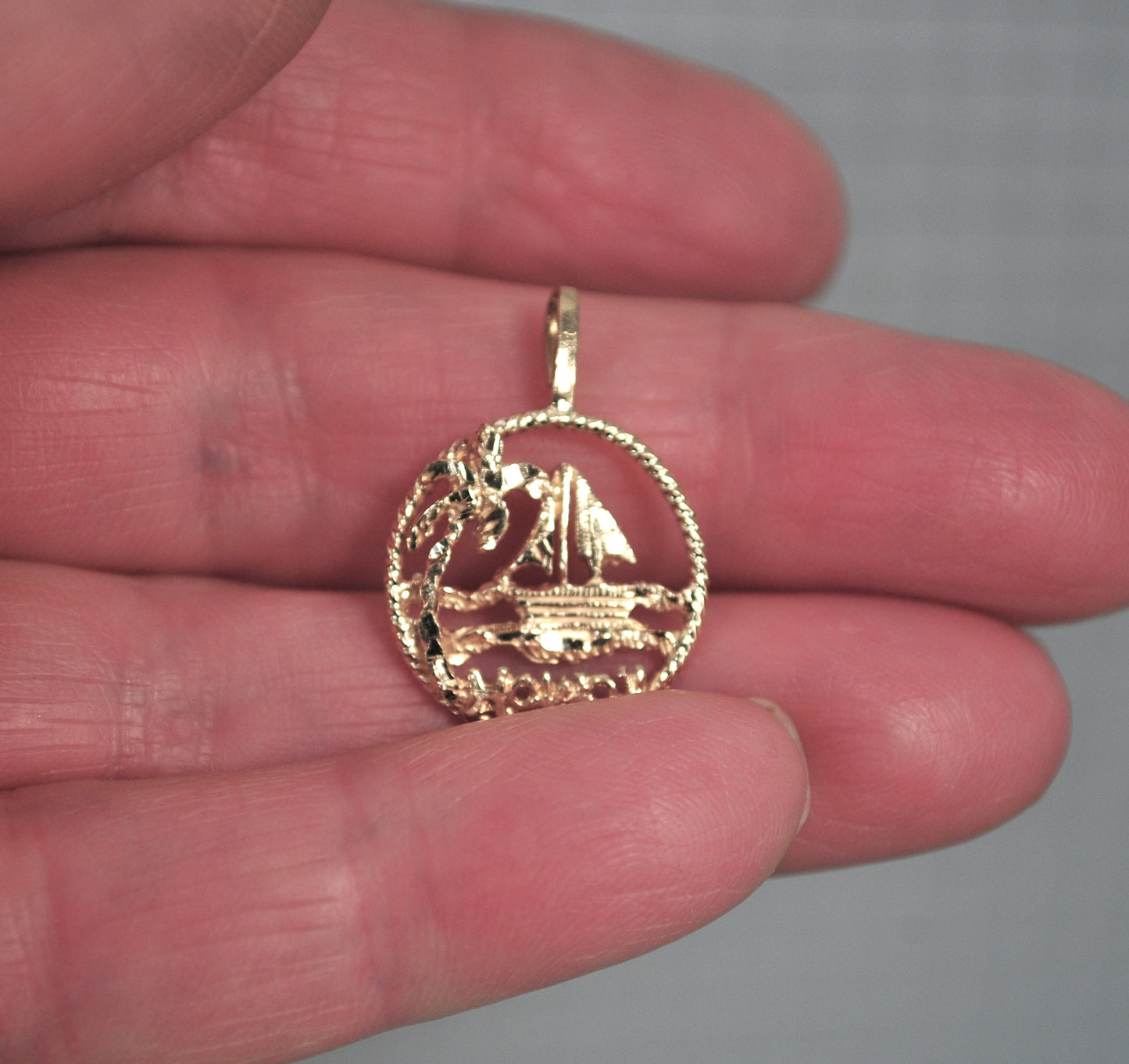 14K Gold Hawaii Pendant