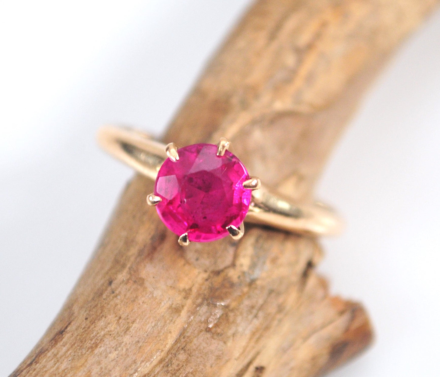 Vintage 10K Gold Red Stone Ring