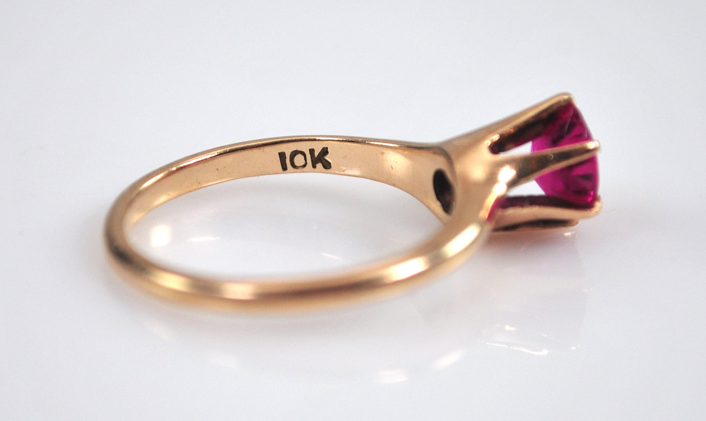 Vintage 10K Gold Red Stone Ring