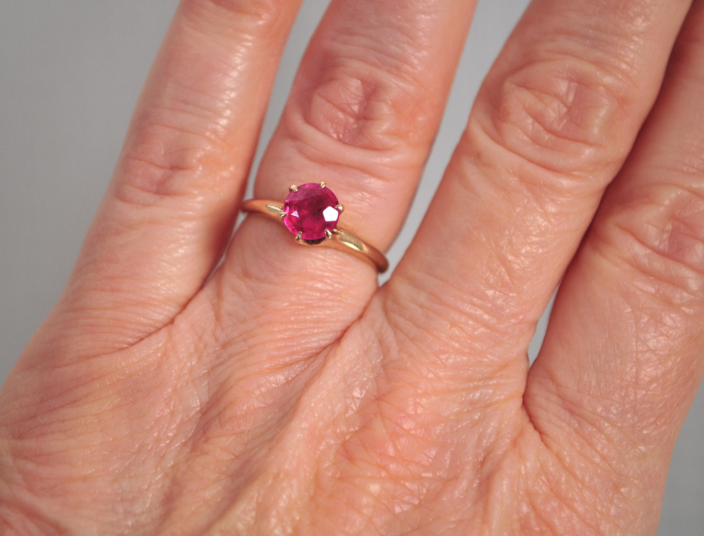 Vintage 10K Gold Red Stone Ring