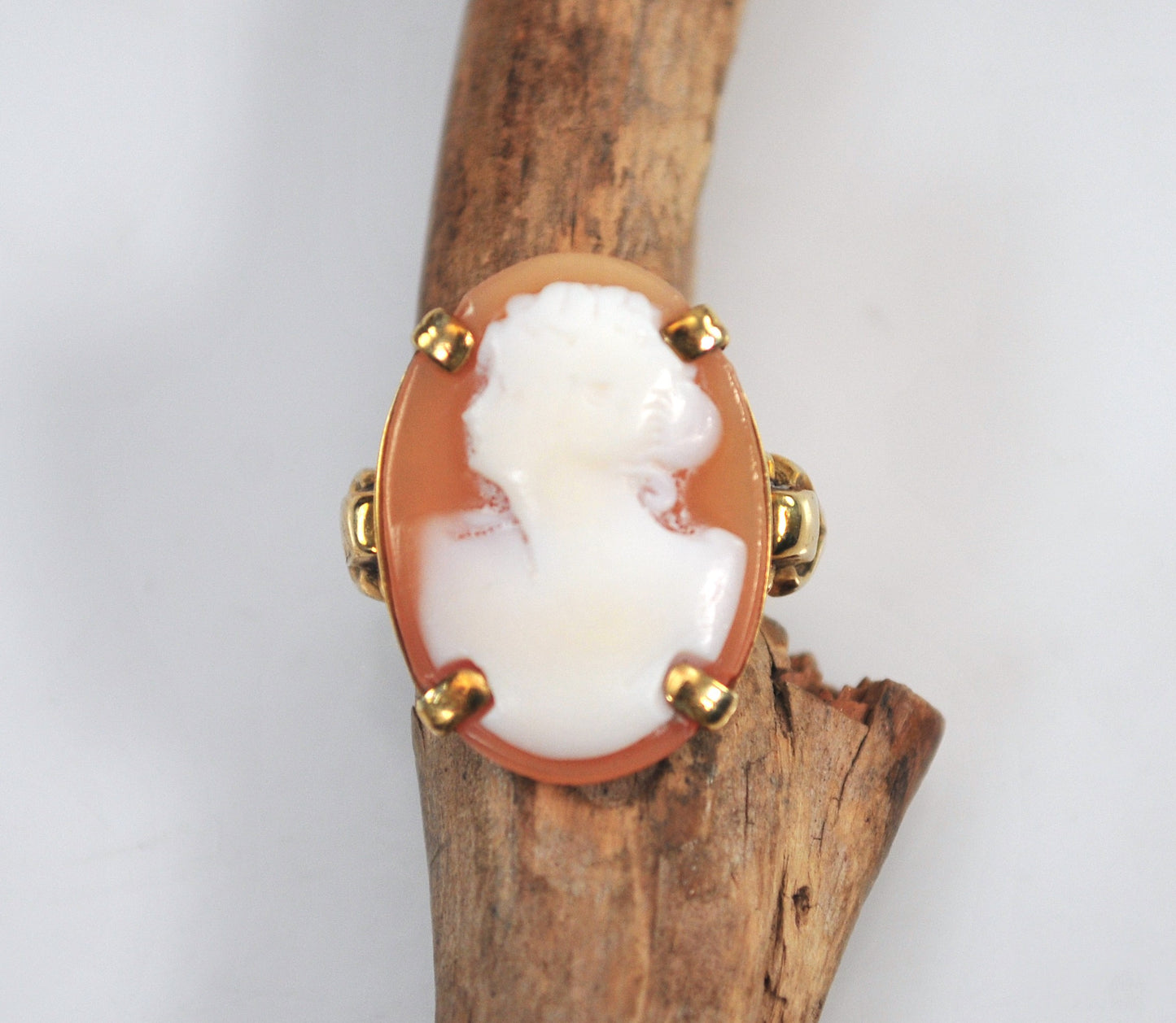 Vintage 14K Gold Carved Shell Cameo Ring, Size 4 1/2