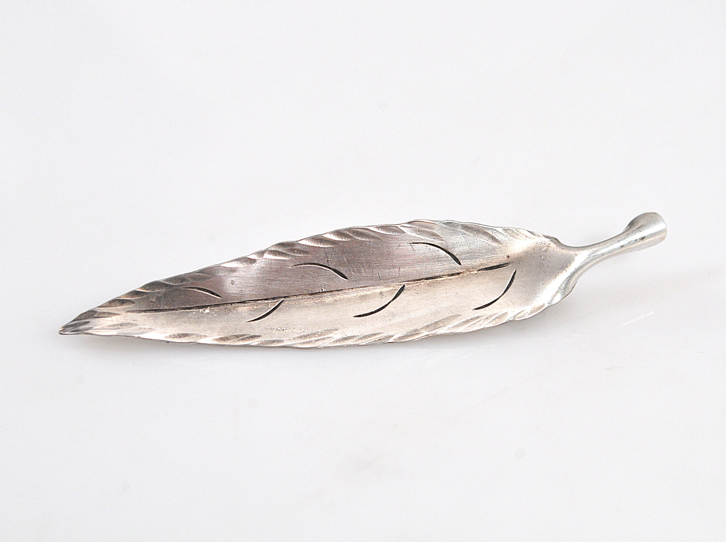 Vintage Handwrought Stuart Nye Sterling Silver Leaf Brooch