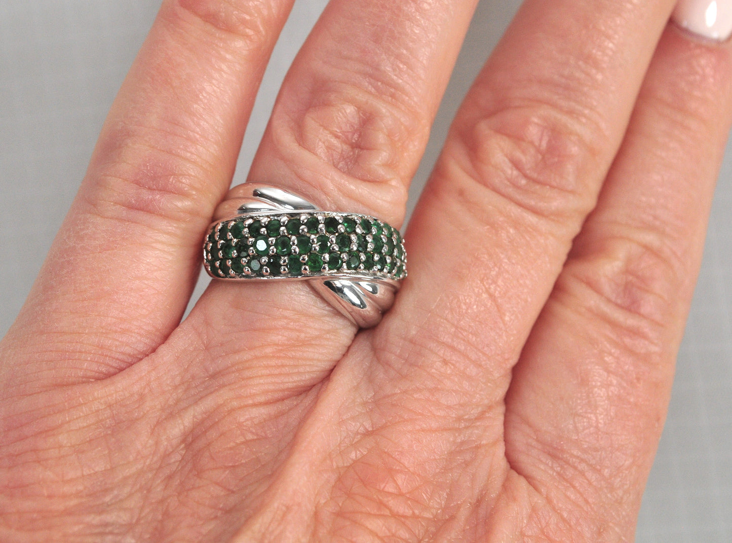 CNA 925 Sterling Silver Emerald Crossover Ring