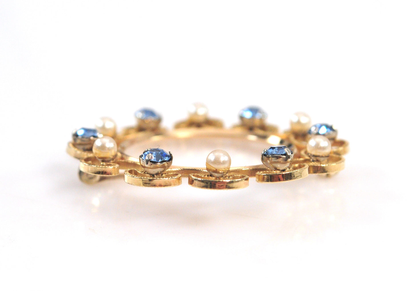 Vintage Krementz Gold Filled Circle Brooch
