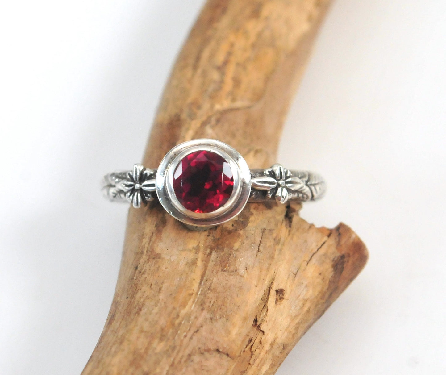 Sarda Sterling Silver Garnet Ring