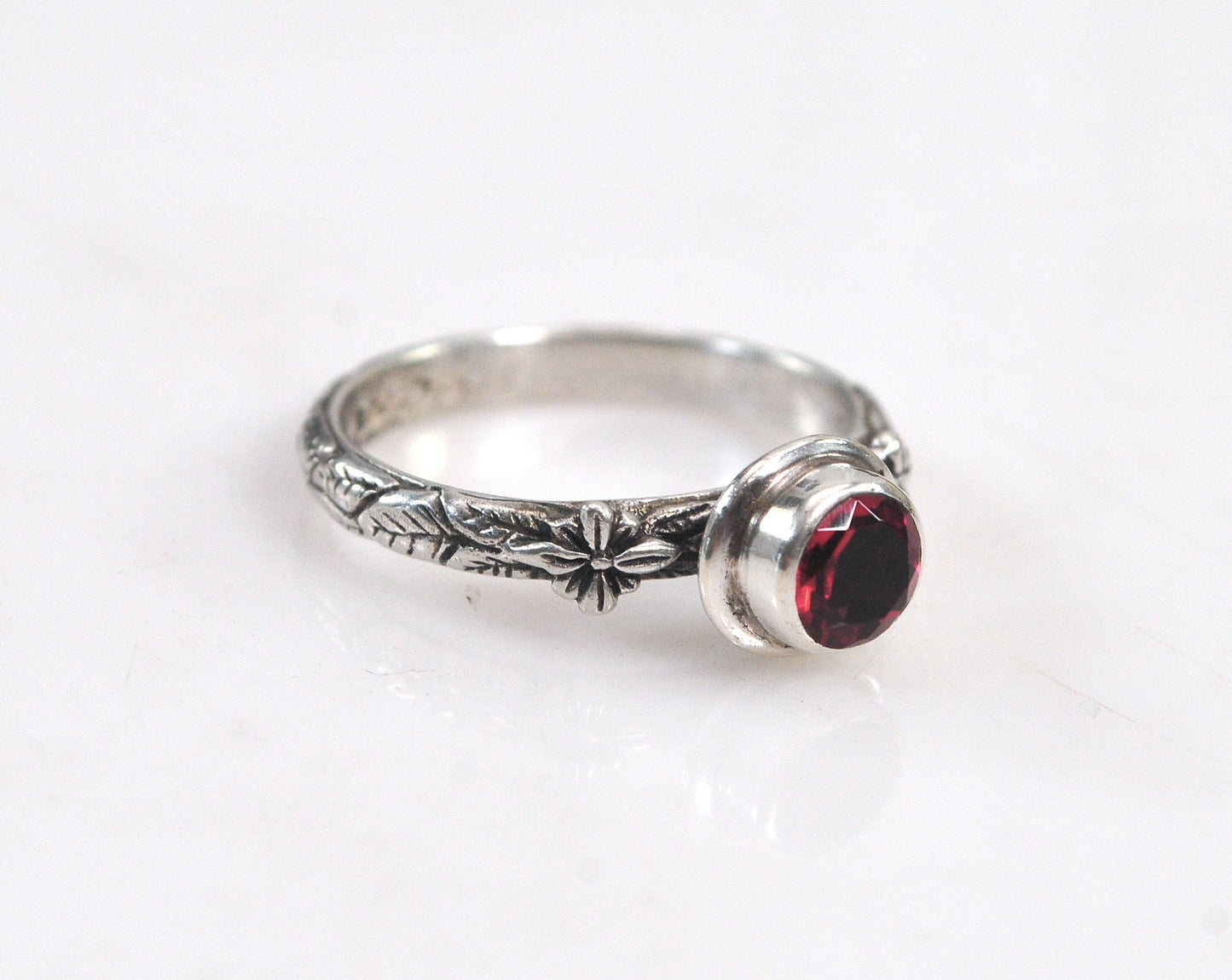 Sarda Sterling Silver Garnet Ring