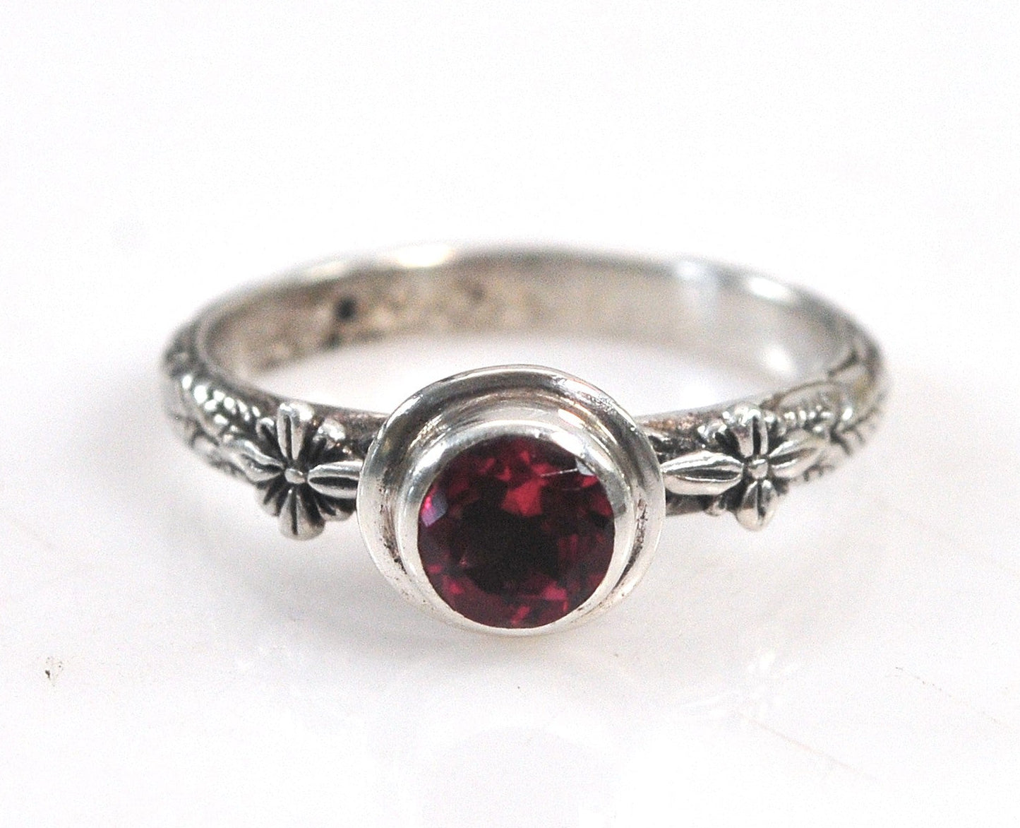 Sarda Sterling Silver Garnet Ring