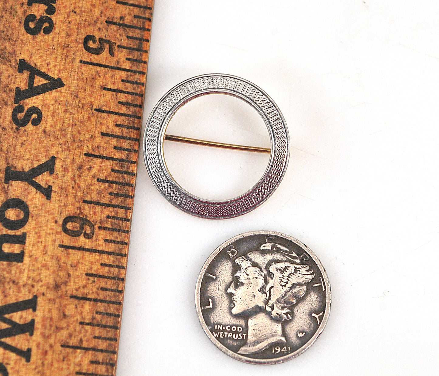 Small Estate 14K Gold Circle Brooch