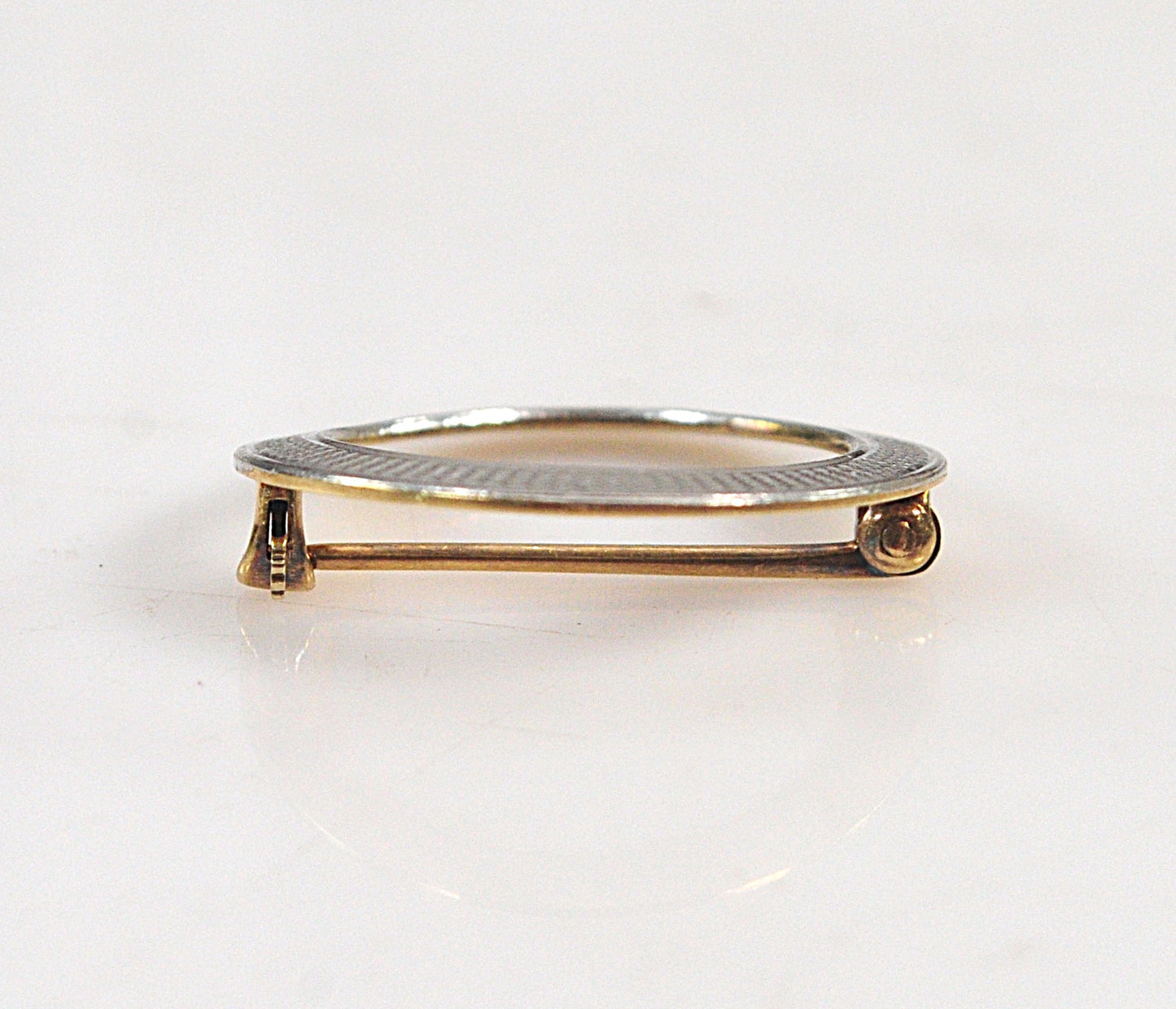 Small Estate 14K Gold Circle Brooch