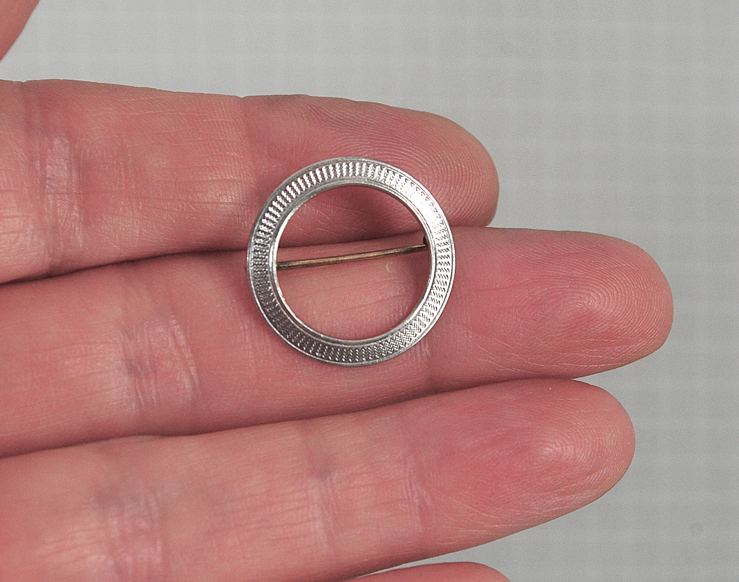 Small Estate 14K Gold Circle Brooch