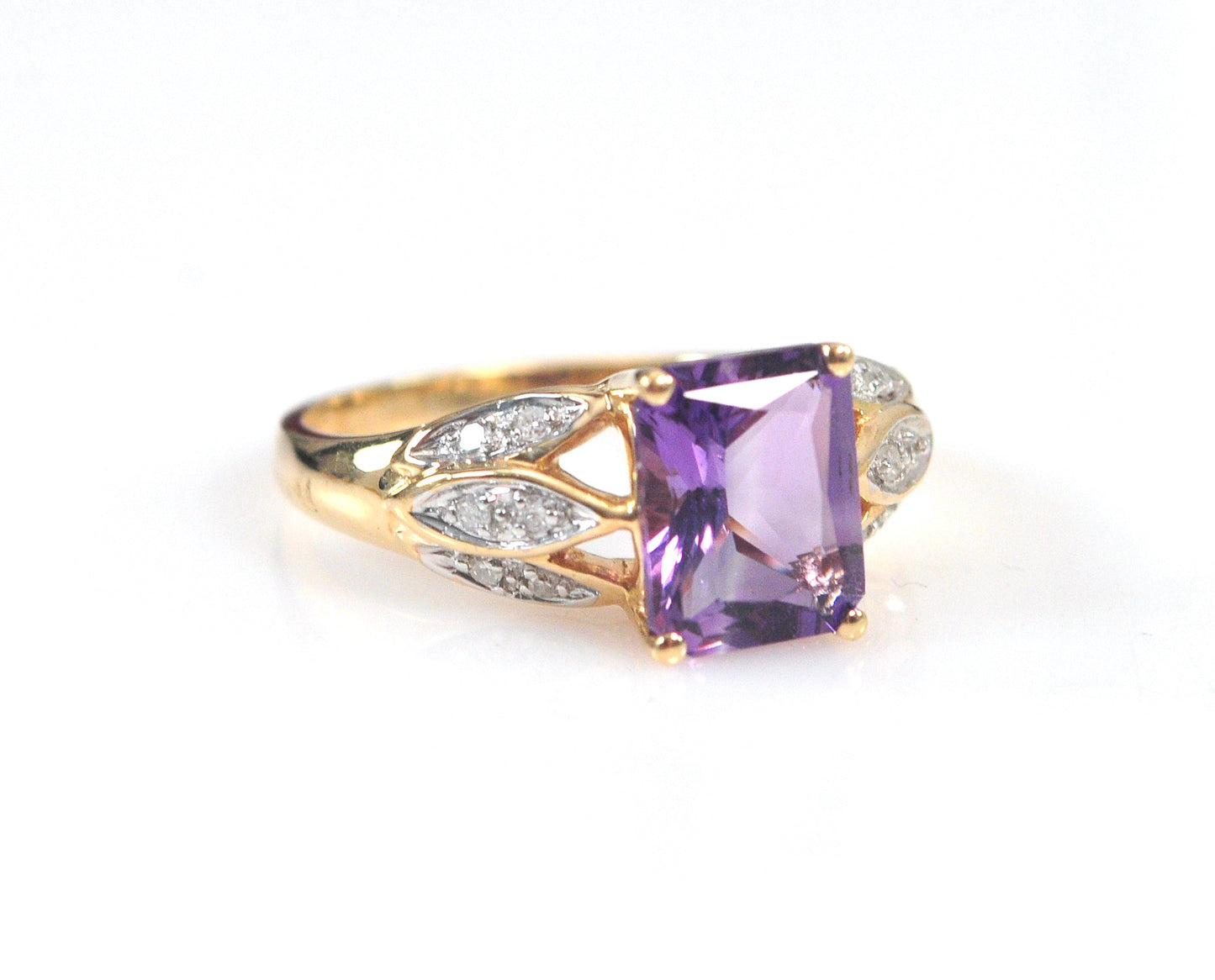 Vintage 14K Gold Amethyst and Diamond Accent Ring