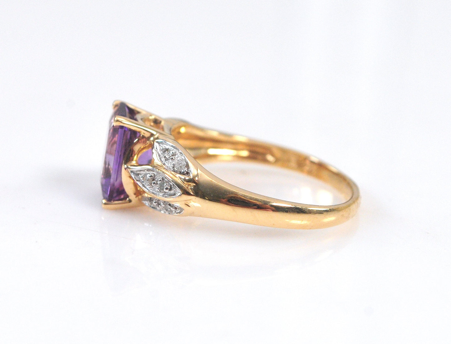 Vintage 14K Gold Amethyst and Diamond Accent Ring