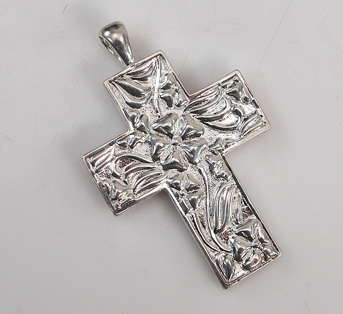 Chateau D'Argent Sterling Silver Serenity Floral Cross Pendant