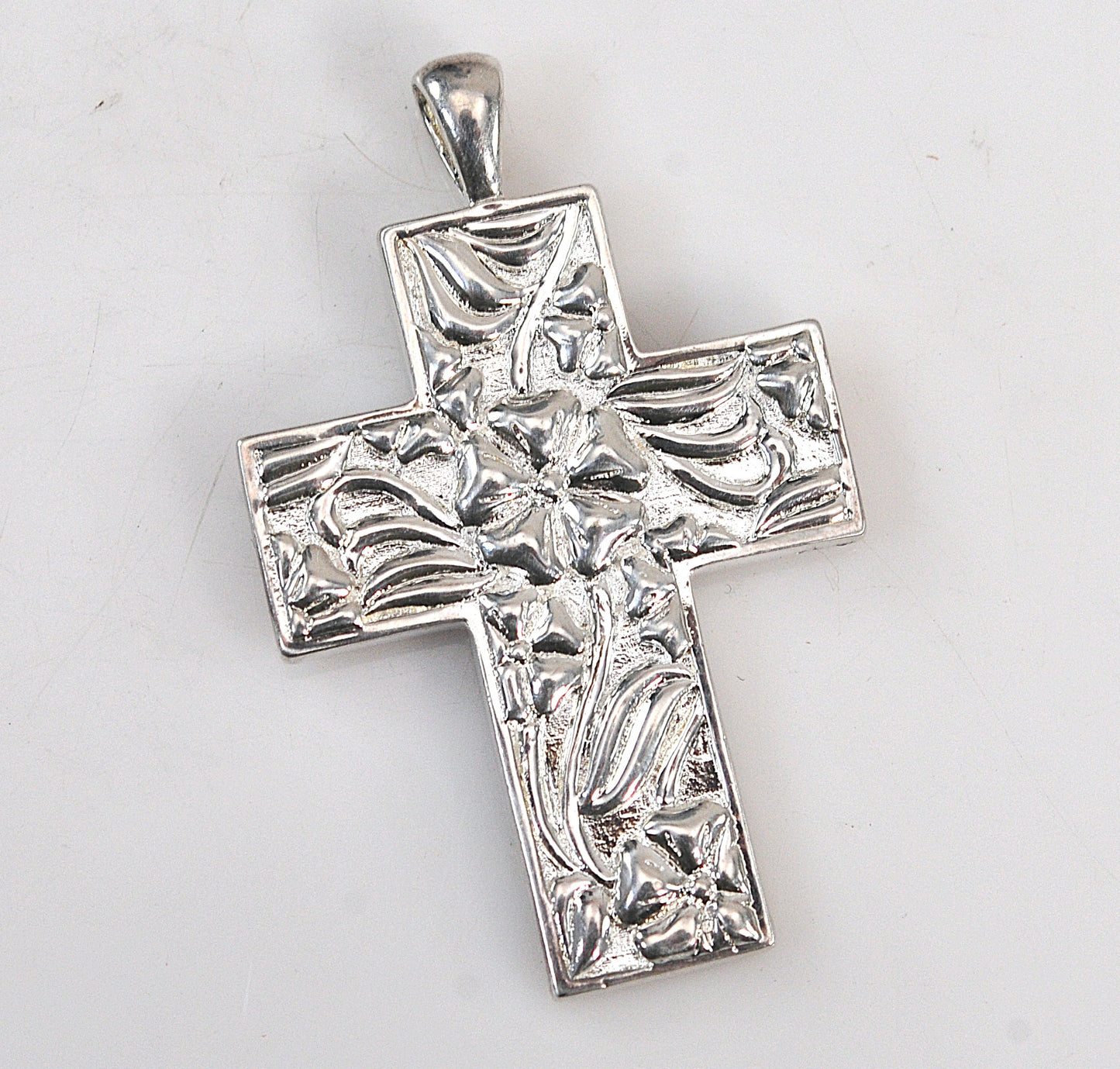 Chateau D'Argent Sterling Silver Serenity Floral Cross Pendant