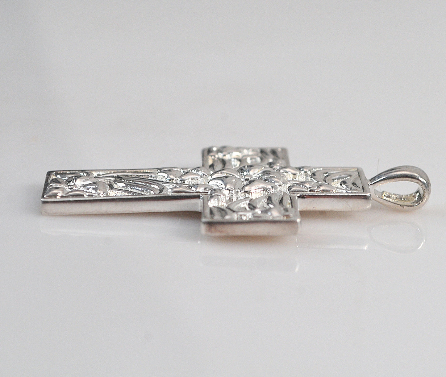 Chateau D'Argent Sterling Silver Serenity Floral Cross Pendant