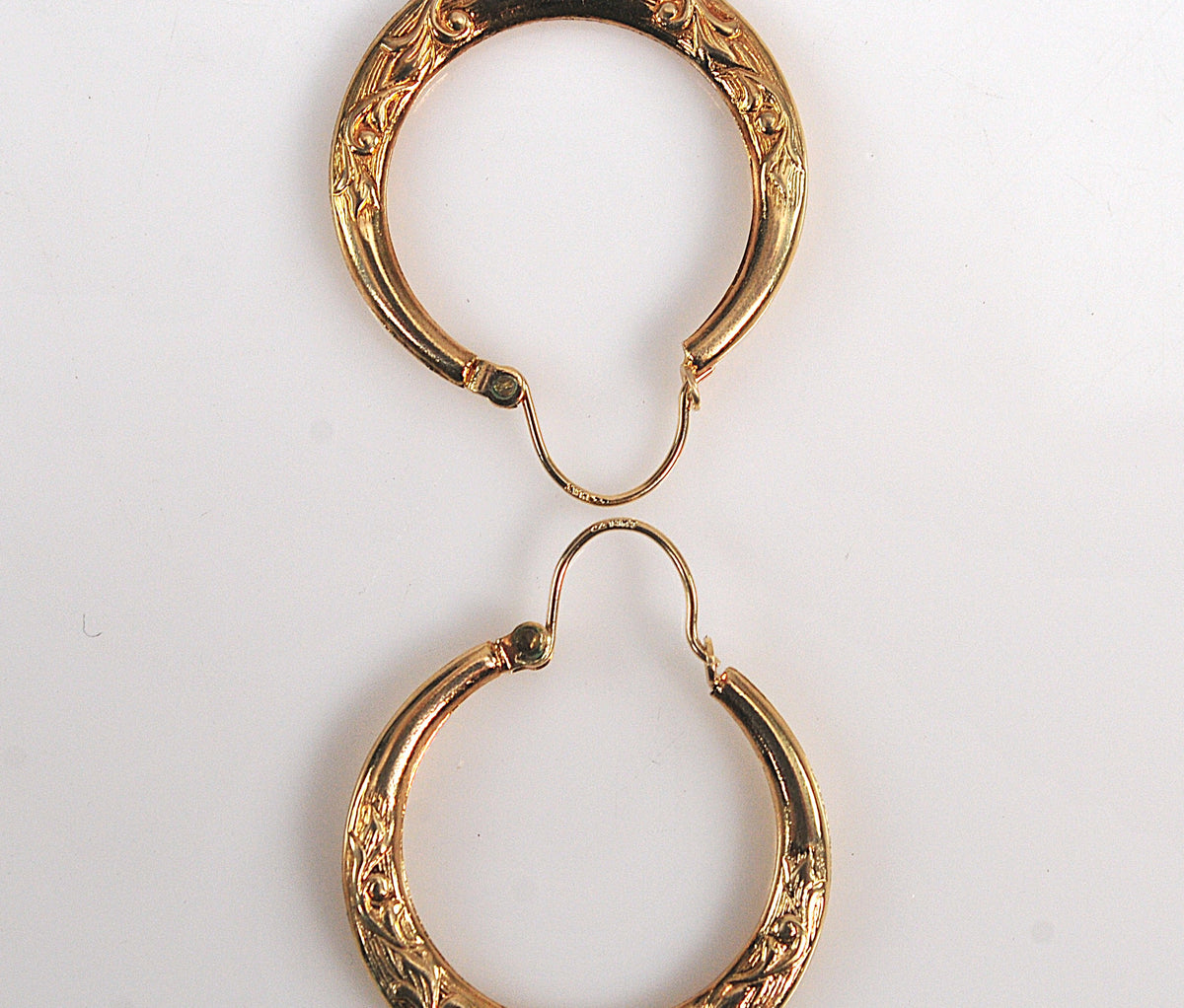 Vintage 14K Gold Floral Hoop Earrings