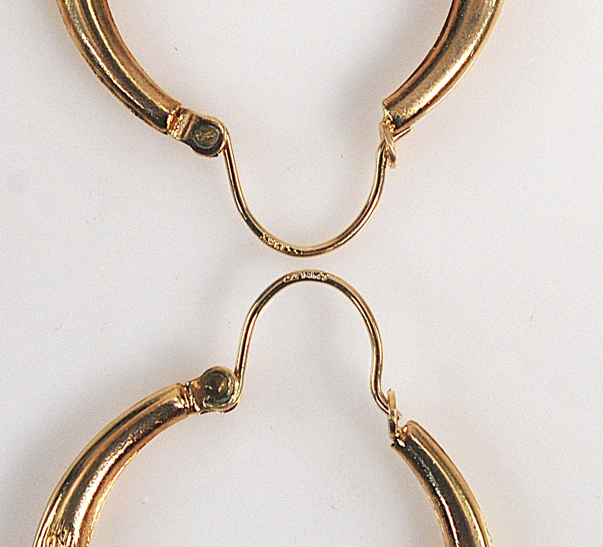 Vintage 14K Gold Floral Hoop Earrings