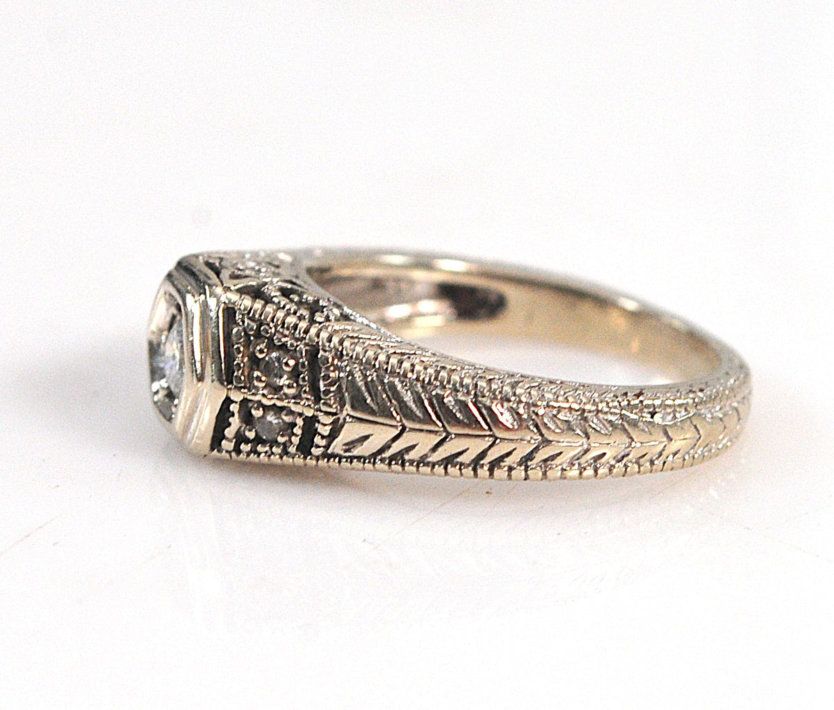 14K Gold Art Deco Style Diamond Ring