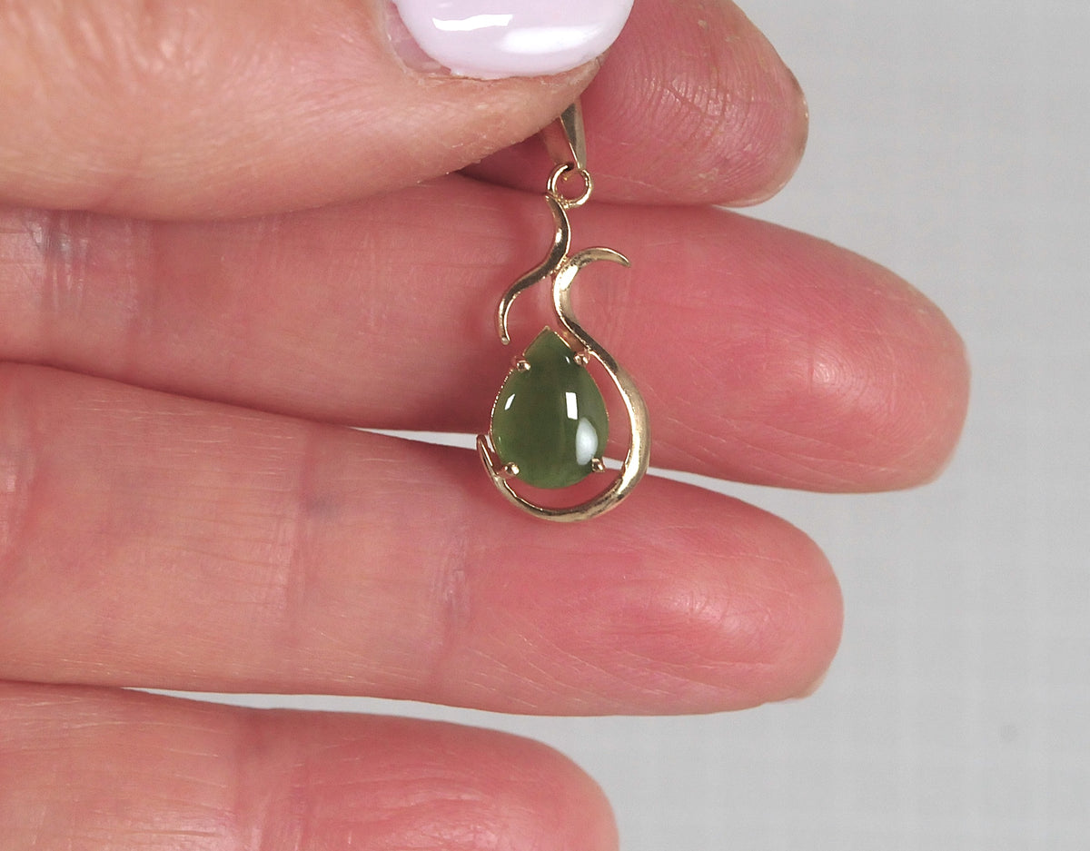 SMALL 9ct Gold Jade Pendant