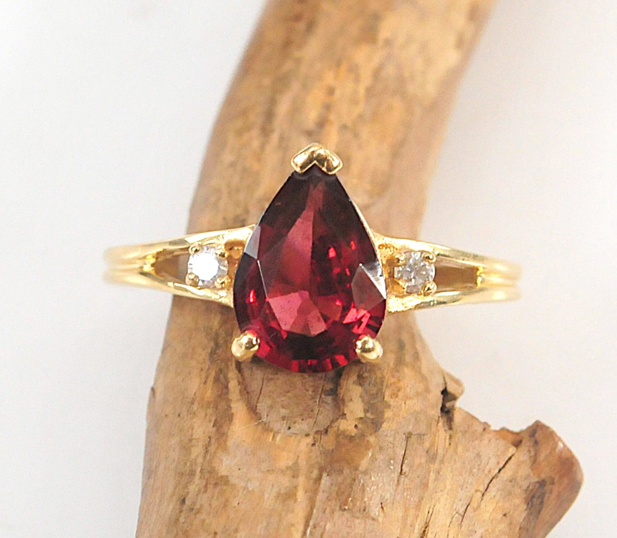 Vintage 14K Gold Garnet Diamond Ring