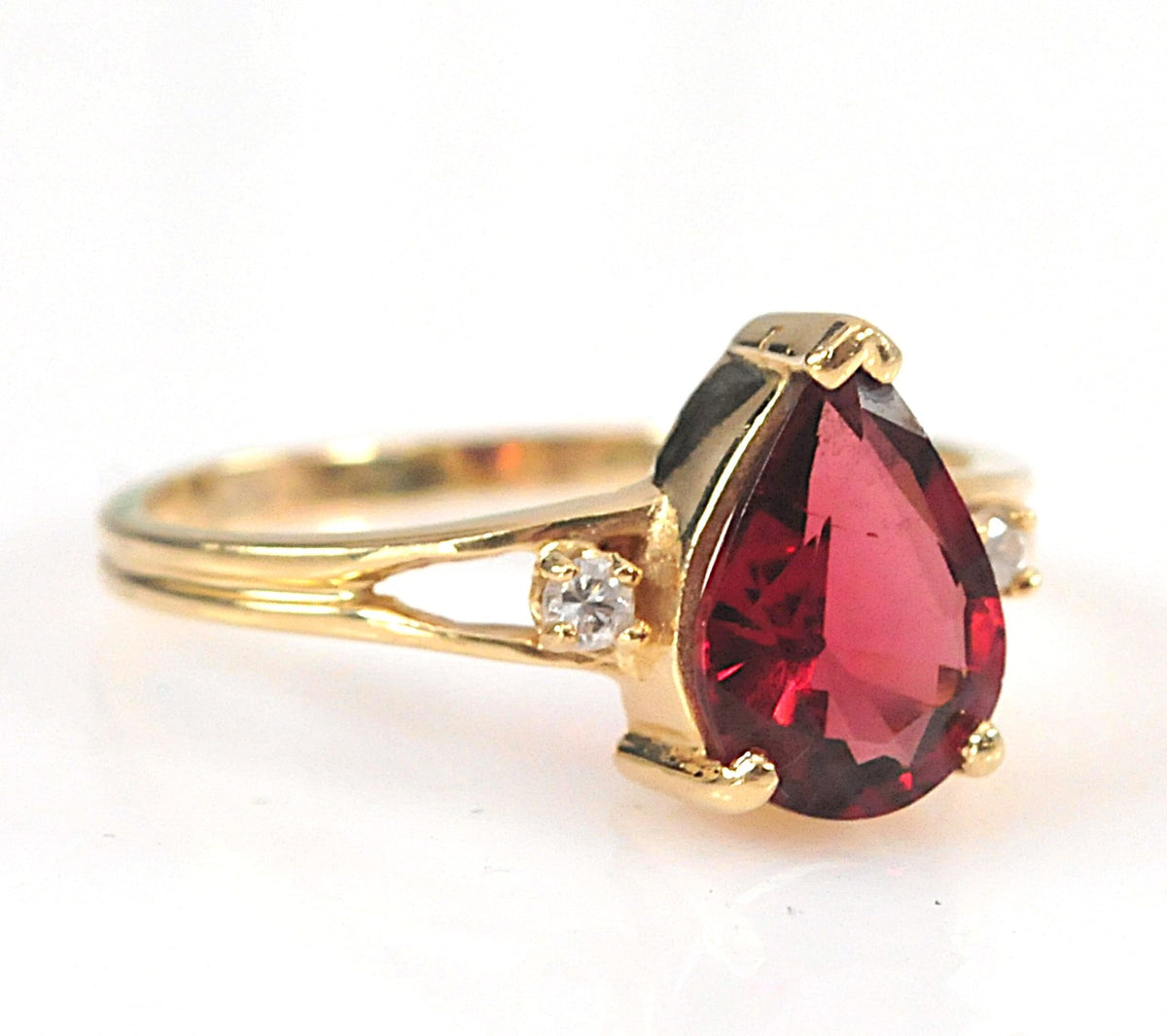 Vintage 14K Gold Garnet Diamond Ring