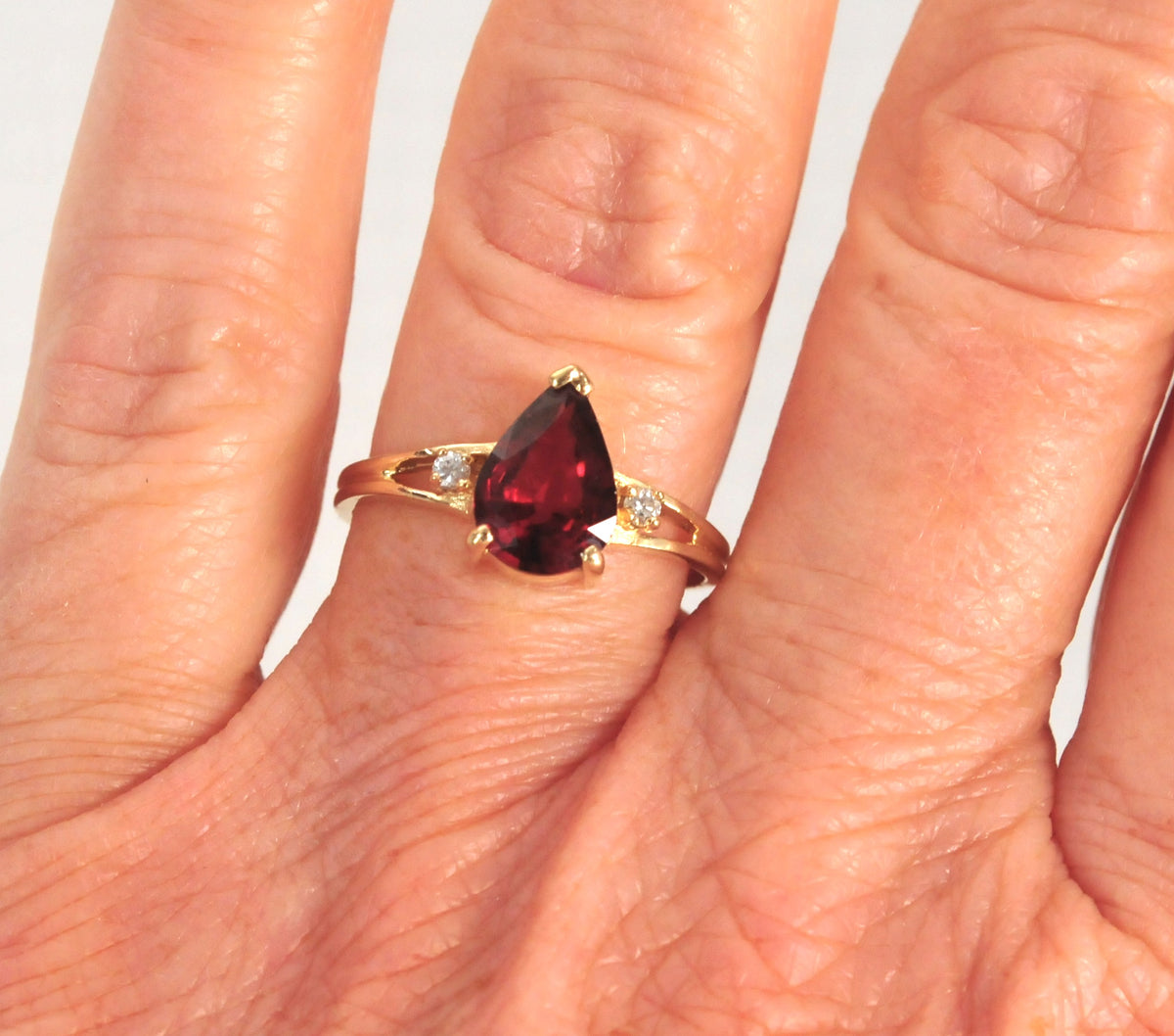 Vintage 14K Gold Garnet Diamond Ring