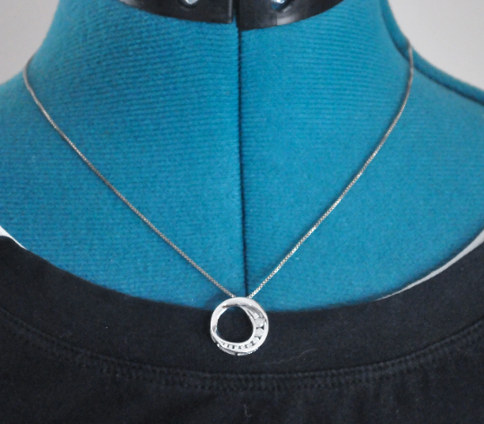 10K White Gold Diamond Circle Pendant