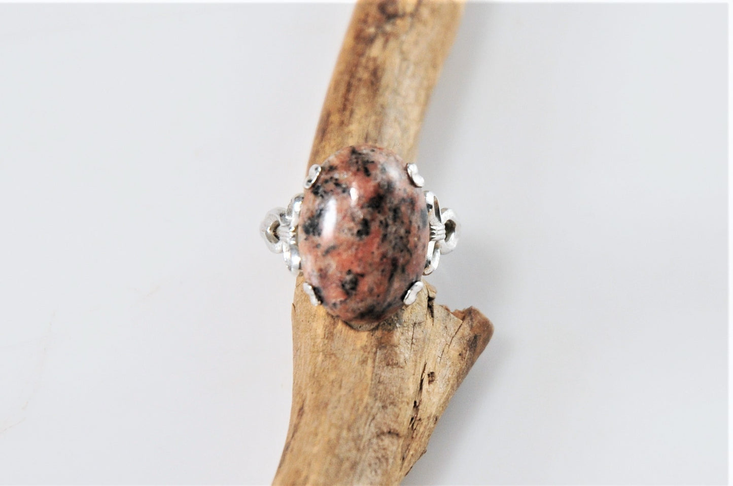 Vintage Sterling Silver Rhodonite Ring Size 8 - silvervintagejewelry