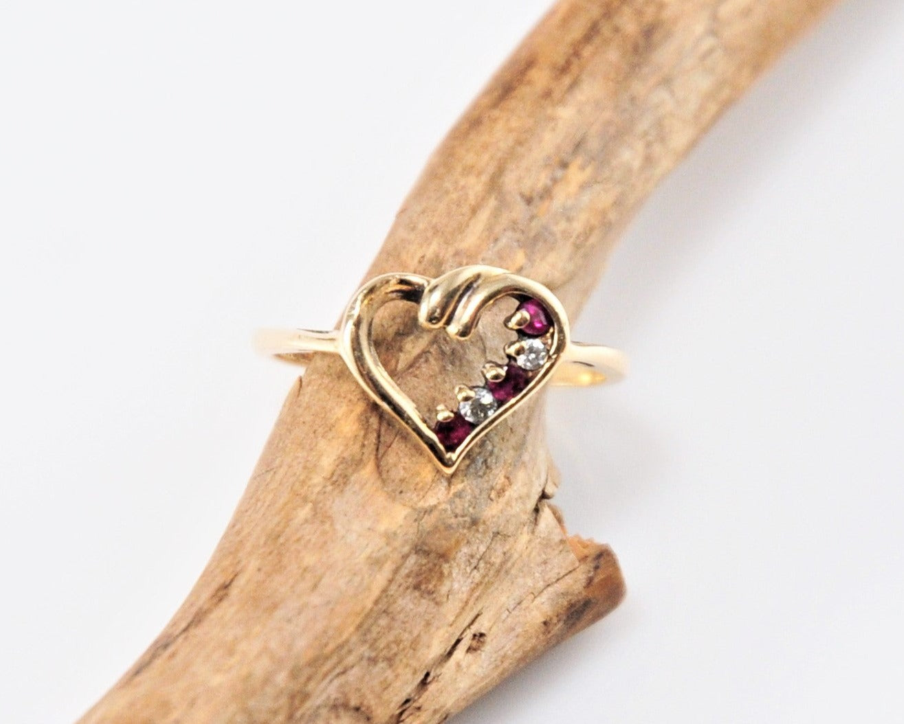 Vintage Magic Glo 10K Gold Ruby Diamond Heart Ring Size 7 - silvervintagejewelry