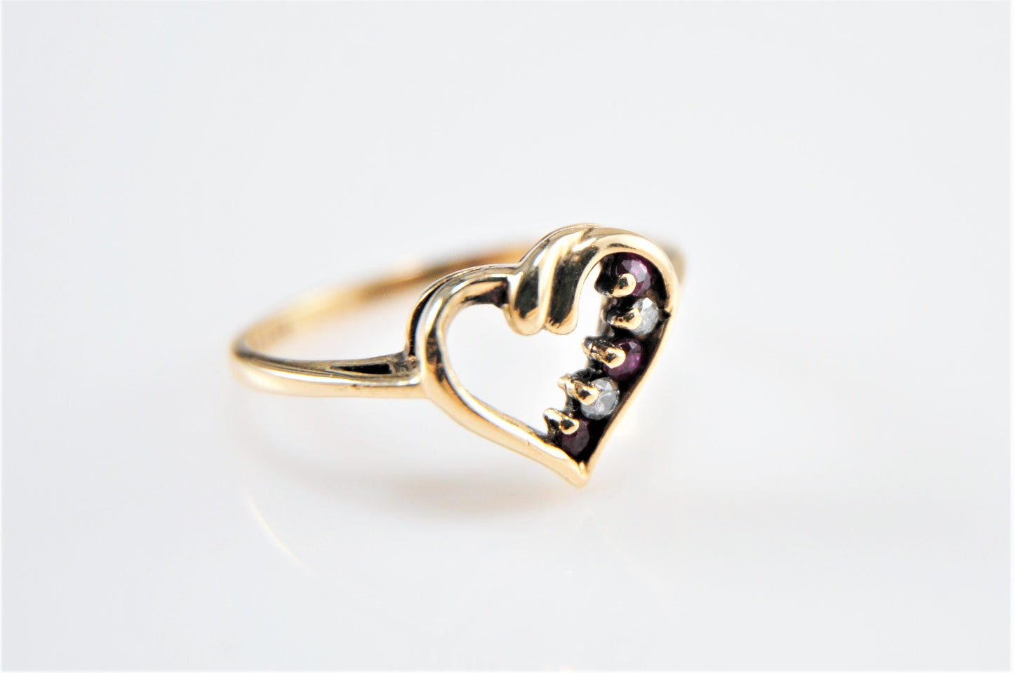 Vintage Magic Glo 10K Gold Ruby Diamond Heart Ring Size 7 - silvervintagejewelry