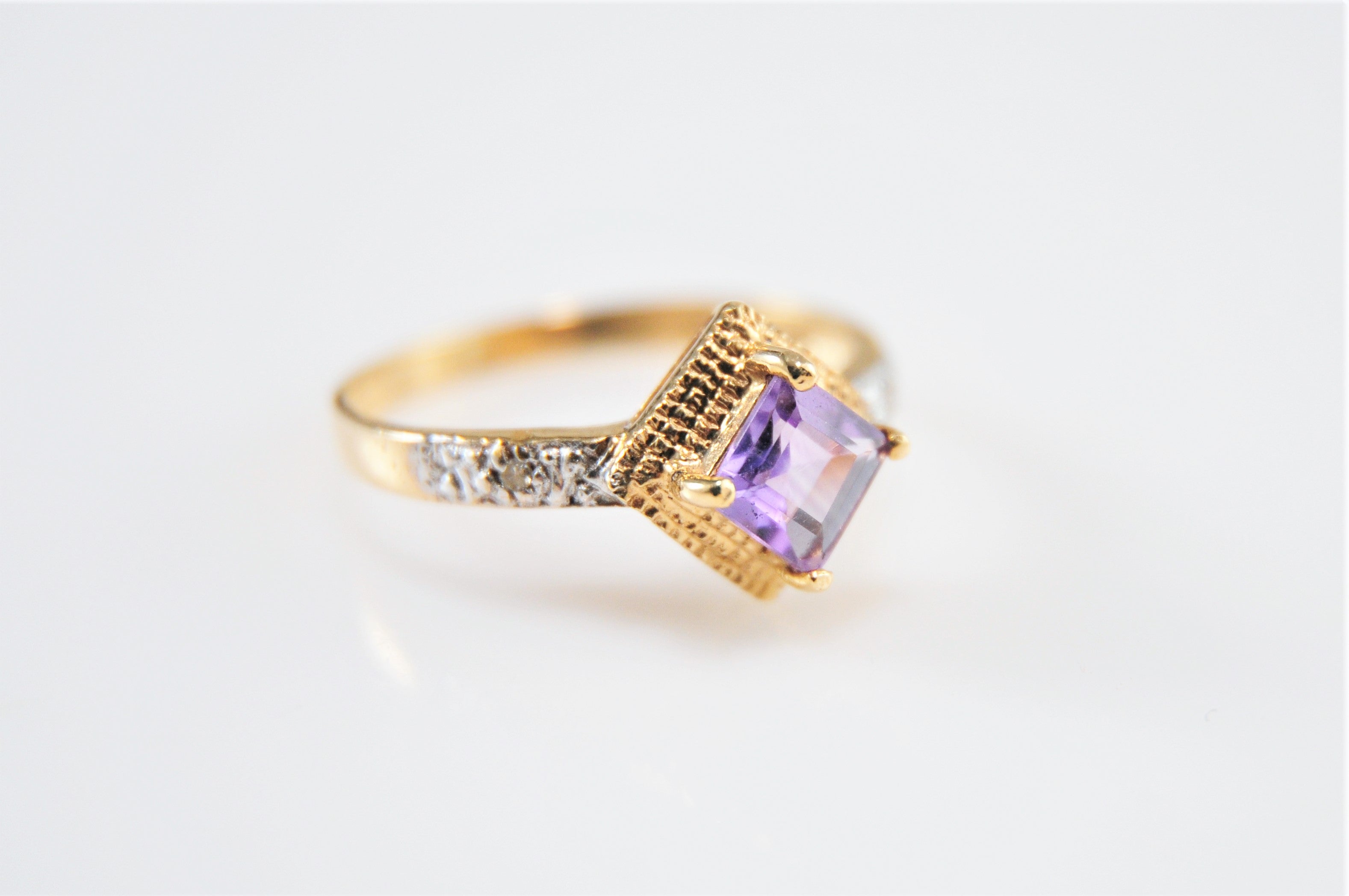 Fashion 10 KT Gold Ring - Amethyst & a Diamond - Size 5 1/4 - PRECIOUS # 935B